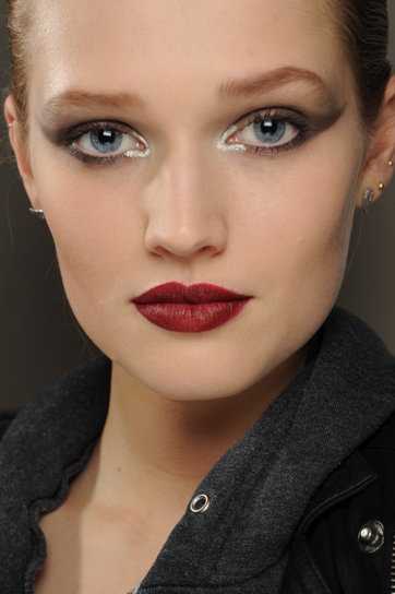 25 glamorous makeup ideas with red lipstick (14)