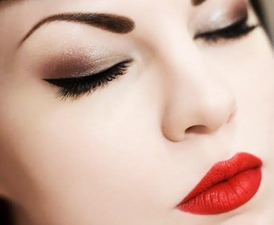 25 glamorous makeup ideas with red lipstick (15)