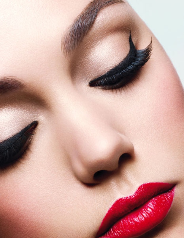 25 glamorous makeup ideas with red lipstick (26)