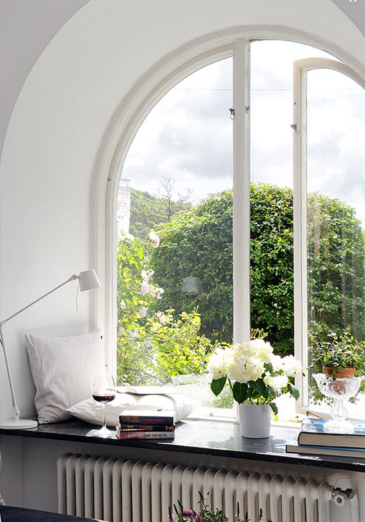 29 perfect relaxing spaces by the window (27)