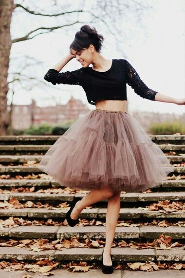 30 Outfit Ideas with Lace and Tulle for Romantic Look (25)