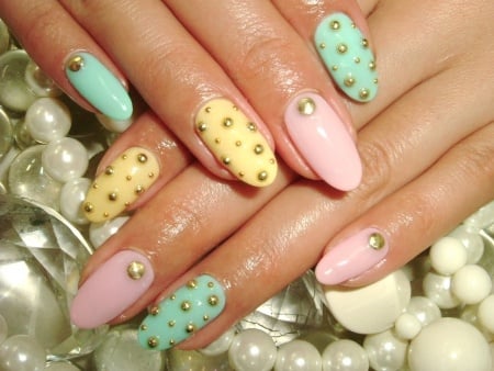 Nail art with rhinestones, gems, pearls and studs  (16)