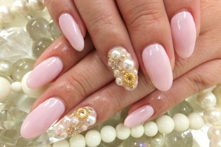 Nail art with rhinestones, gems, pearls and studs  (18)