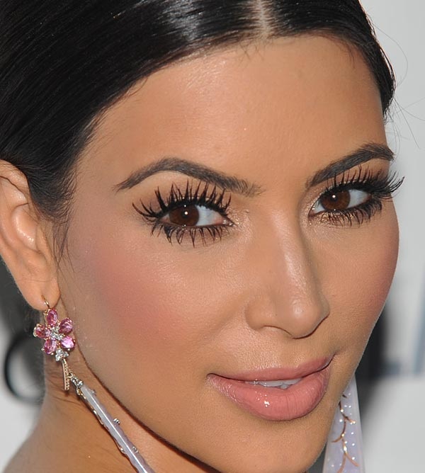 Top 20 Kim Kardashian Makeup Looks (8)