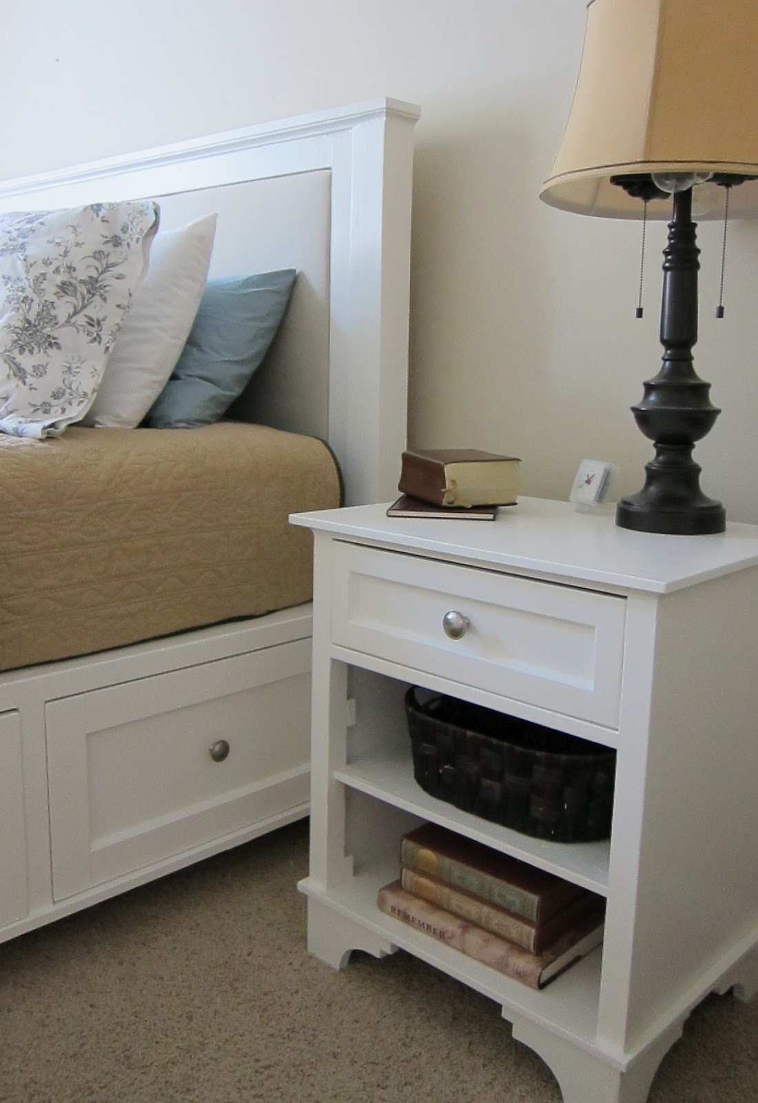 15 Awesome DIY Nightstand Ideas