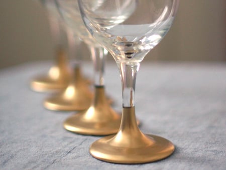 20 Creative and Interesting Things You Can Do with Wine Glasses (16)