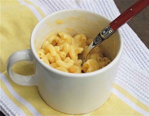 22 Quick and Tasty Snacks You Can Cook In A Mug (17)
