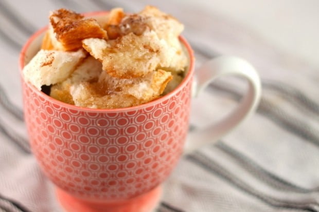 22 Quick and Tasty Snacks You Can Cook In A Mug (19)