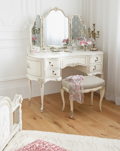 dressing table (17)