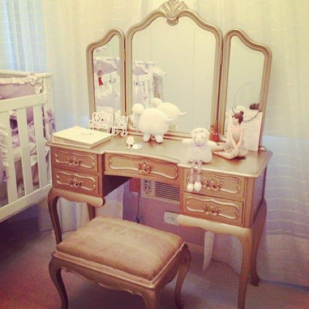 dressing table (25)