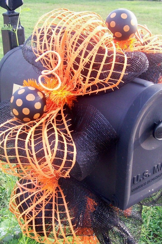 15 Fun and Scary Ideas How to Decorate Your Mailboxes for Halloween (10)