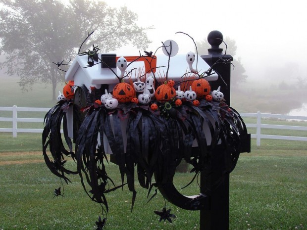 15 Fun and Scary Ideas How to Decorate Your Mailboxes for Halloween (8)