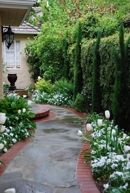20 Landscape Outdoor Area Design Ideas in Traditional Style (8)