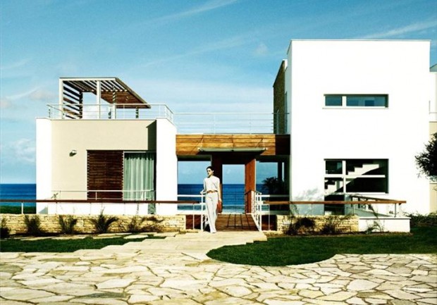 25 Spectacular Beach Houses that Will Take Your Breath Away (20)