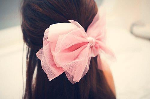 33 Adorable Hairstyles with Bows (32)