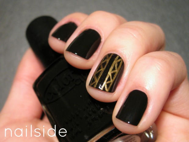 Golden Tones on Your Nails 24 Perfect Nail Art Ideas (22)