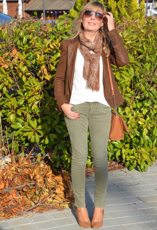 19 Chic and Stylish Outfit Ideas with Scarf for Cold Days (16)