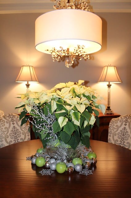 20 Amazing Table Centerpiece for Perfect Christmas Decoration (9)
