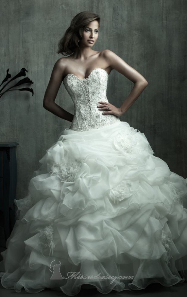 20 Beautiful Wedding Dresses for the Modern Bride (19)