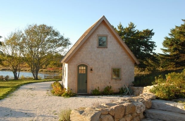20 Cute Small Houses That Look So Peaceful (1)