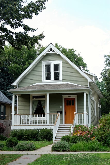 20 Cute Small Houses That Look So Peaceful (12)