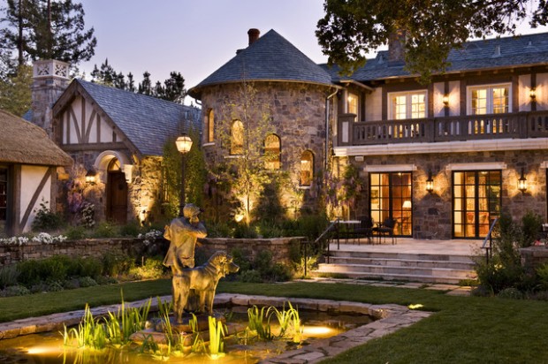 20 Gorgeous Houses That Look Like a Castles (4)