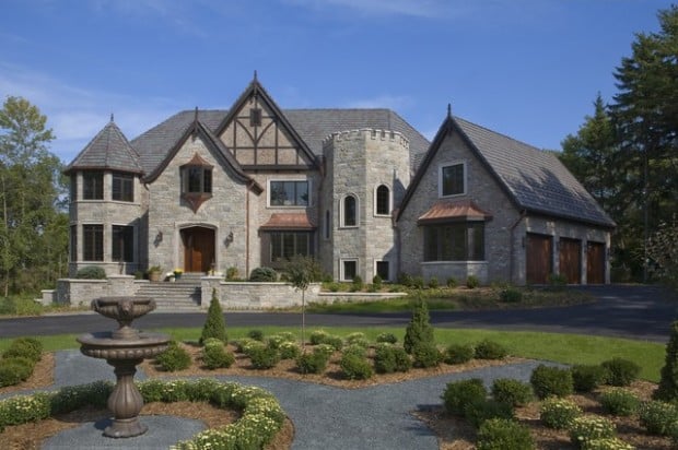 20 Gorgeous Houses That Look Like a Castles (8)