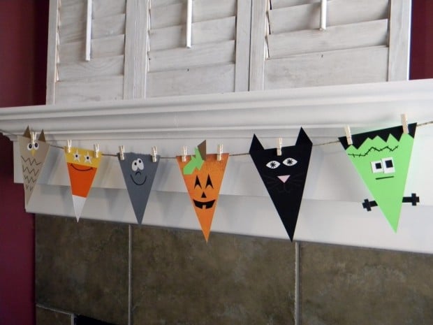 20 Great DIY Halloween Garlands and Banners for Perfect Halloween Home Decor (11)
