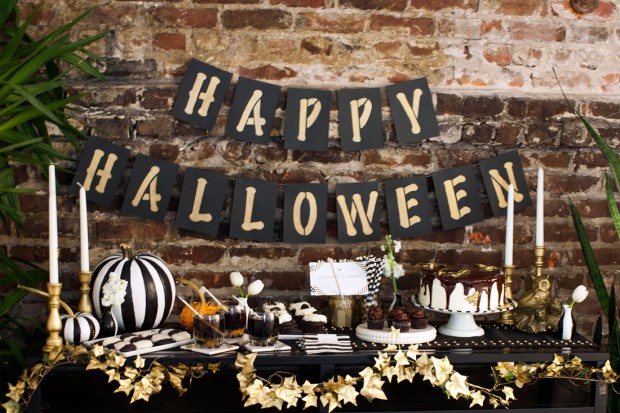 20 Great DIY Halloween Garlands and Banners for Perfect Halloween Home Decor (18)