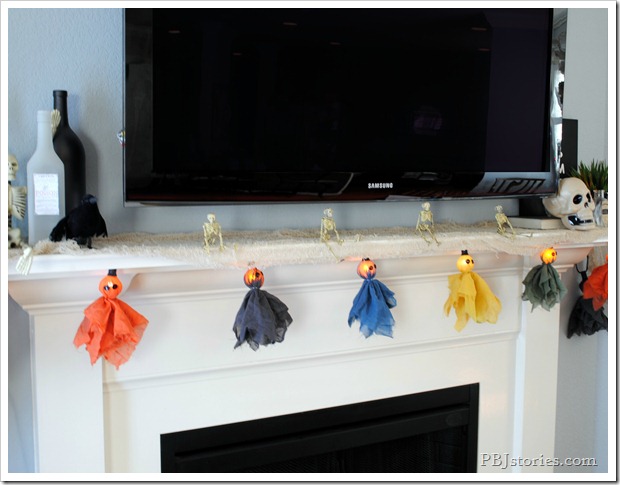 20 Great DIY Halloween Garlands and Banners for Perfect Halloween Home Decor (19)