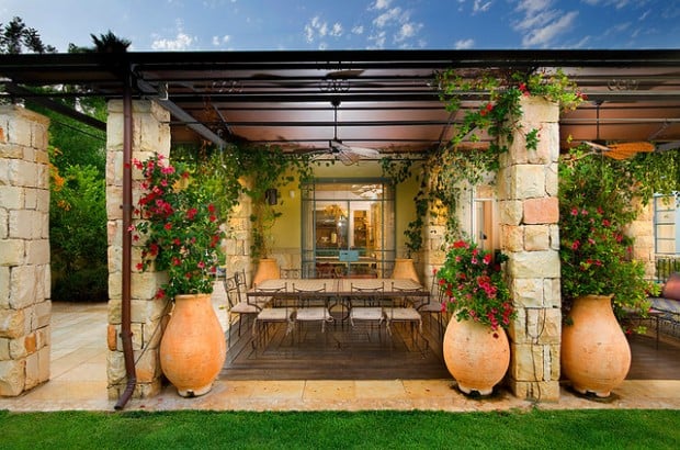 22 Amazing Floral Decoration Ideas for Your Outdoor Area  (3)
