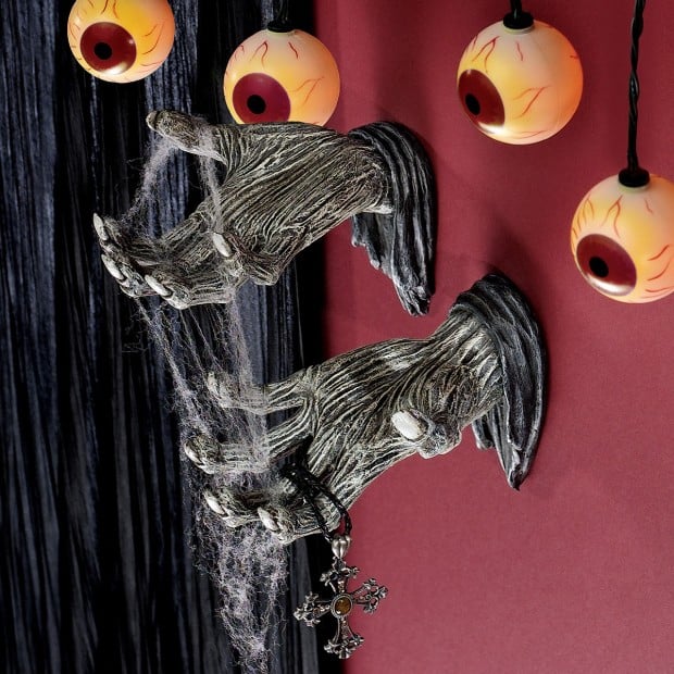 A Large Collection of Hair-raising Halloween Decorations (22)