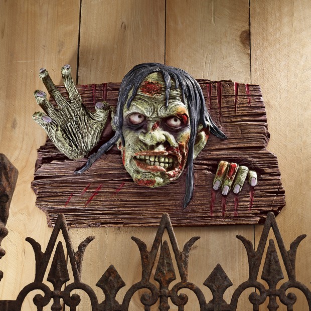 A Large Collection of Hair-raising Halloween Decorations (24)