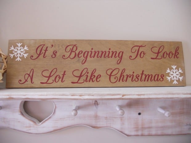 15 Incredible Christmas Sign Decorations  (7)