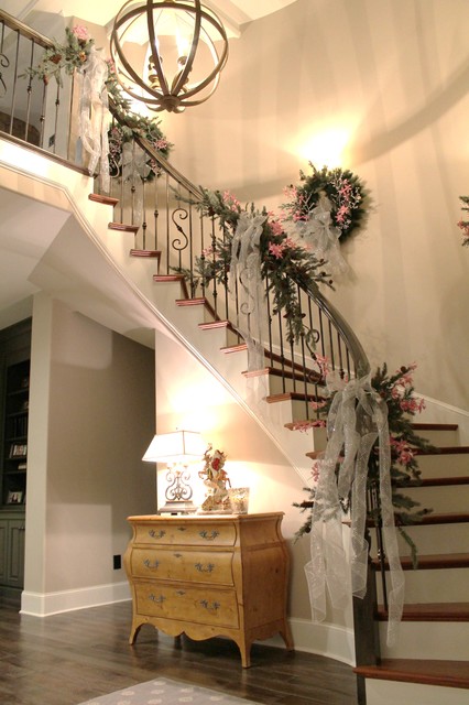 16 Awesome Christmas Stairs Decoration Ideas (10)