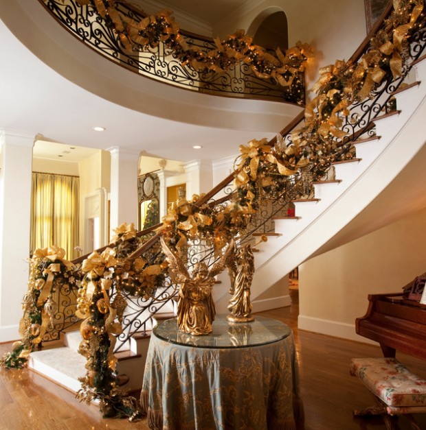 16 Awesome Christmas Stairs Decoration Ideas (12)