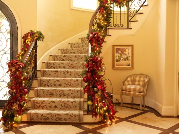 16 Awesome Christmas Stairs Decoration Ideas (13)