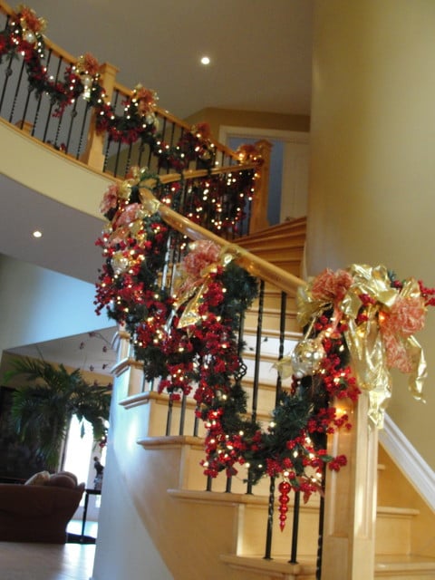16 Awesome Christmas Stairs Decoration Ideas | Style Motivation