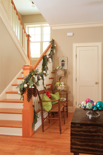 16 Awesome Christmas Stairs Decoration Ideas (9)