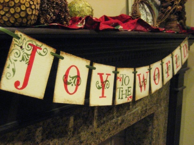 20 Amazing Decorating Ideas with Christmas Banners (2)