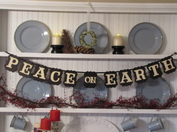 20 Amazing Decorating Ideas with Christmas Banners (7)