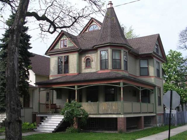 20 Gorgeous Houses in Victorian Style (13)