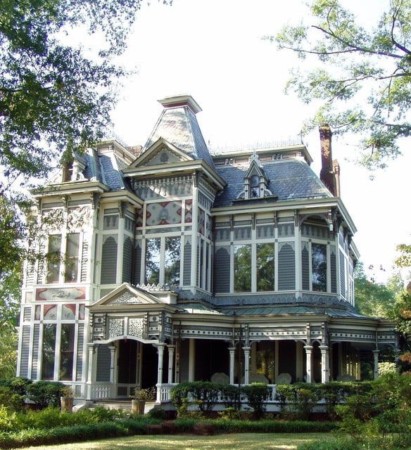20 Gorgeous Houses in Victorian Style (16)