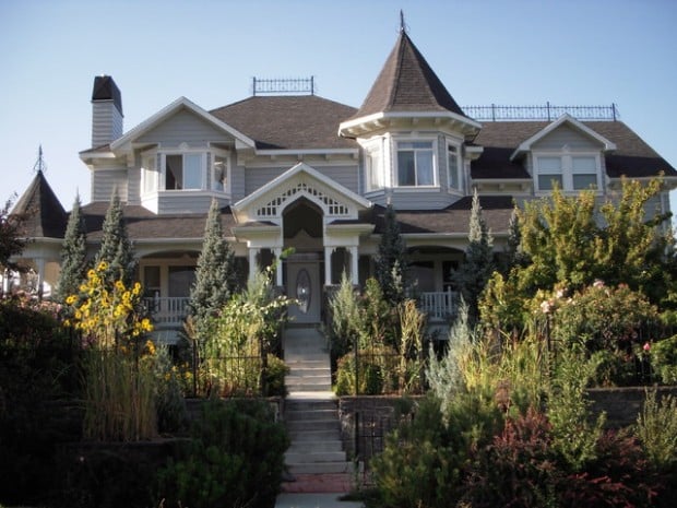 20 Gorgeous Houses in Victorian Style (9)