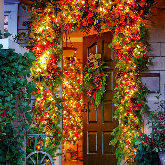 20 Great Christmas Front Door Decorating Ideas - Style Motivation