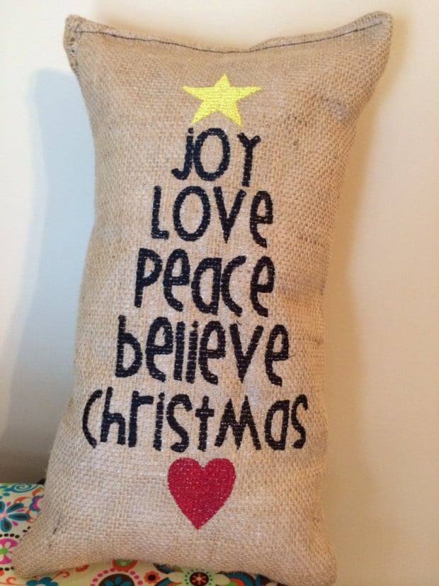 26 Awesome Handmade Christmas Pillows and Covers (1)