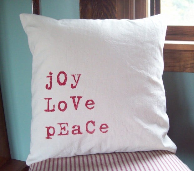 26 Awesome Handmade Christmas Pillows and Covers (19)