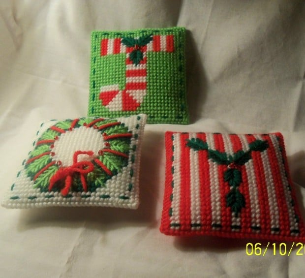 26 Awesome Handmade Christmas Pillows and Covers (4)