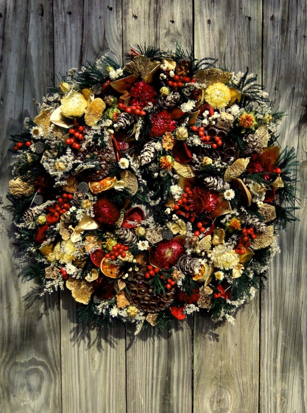 30 Beautiful And Creative Handmade Christmas Wreaths (2)