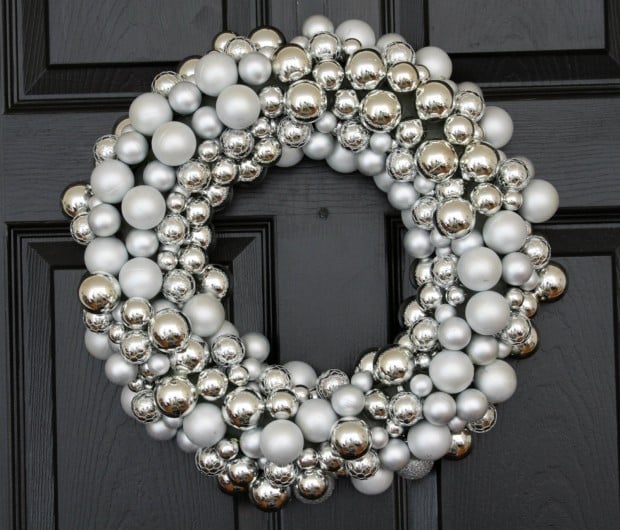 30 Beautiful And Creative Handmade Christmas Wreaths (28)